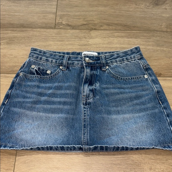 Princess Polly Arrte Mid Rise Denim Mini Skirt in a mid blue wash size 2 - Picture 5 of 6